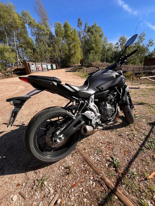 Yamaha MT-07 toda original (irrepreensível)