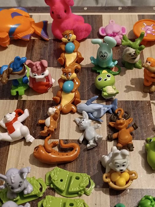 Conjunto de 50 animais de plástico e acessórios
