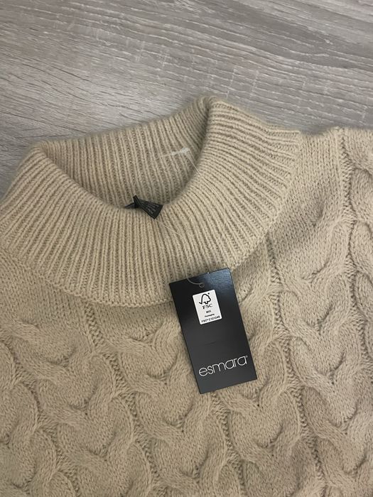 beżowy miły sweter