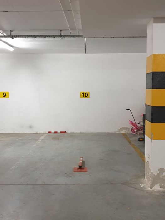 Miejsce parkingowe w centrum Jarot