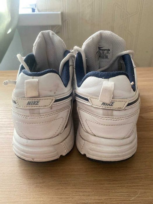Кроссовки детские белые  NIKE. MADE IN INDONESIA.