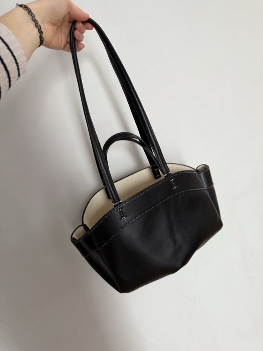 Mała czarna shopperka