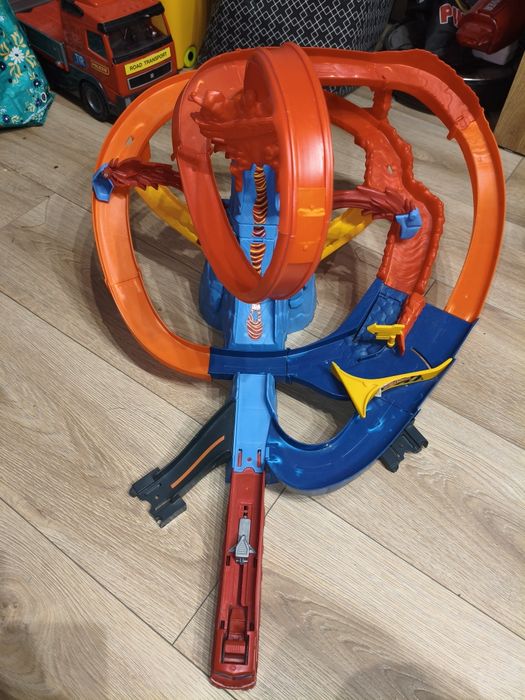 Tor Hot Wheels wulkan