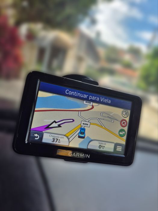 GPS Garmin com suporte e carregador de carro