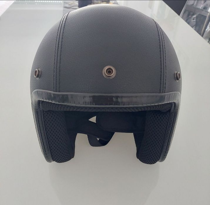Capacete Aberto em Pele Preta