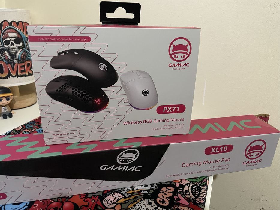 Rato sem fios gaming mais tapete novo nas respectivas caixas, fatura