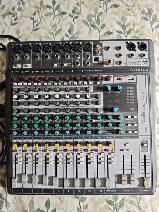 Mesa de Mistura Soundcraft Signature 12 MTK (Multi-track)