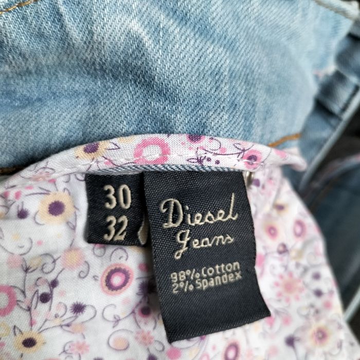 DIESEL spodnie damskie jeansy slim 
DIESEL Roxanne