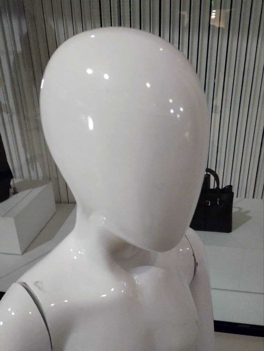 Стильний дитяче-підлітковий манекен ATREZZO та POPMANNEQUINS (España)