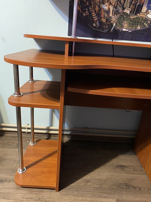 Комп‘ютерний стіл