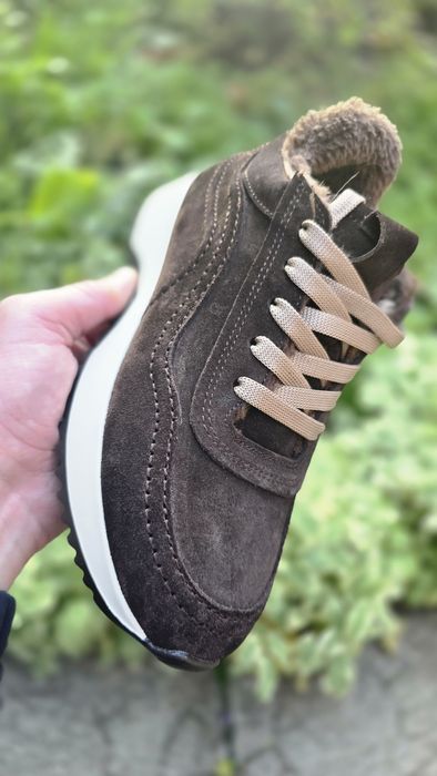 Замшеві зимові кросівки
