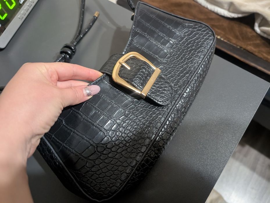 Сумочка багет, модна та стильна