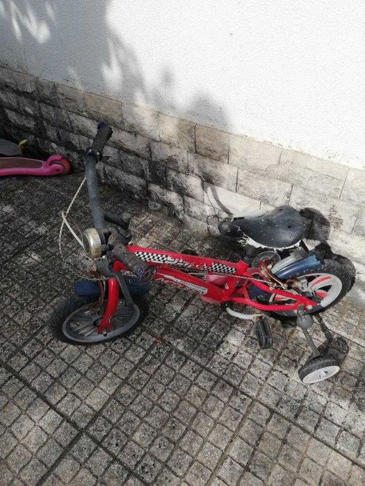 Bicicleta + trotinetes de criança