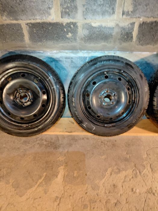 Komplet opon zimowych z kołpakami  Kleber205/65R16