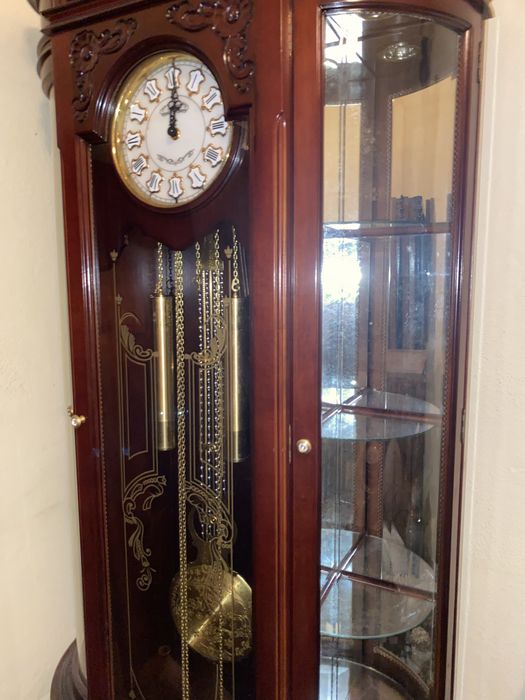 Relógio com Vitrine em Ambos os Lados