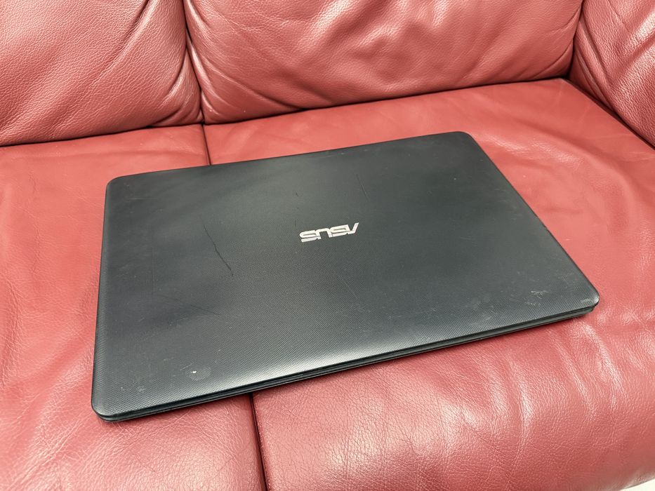 17.3 дюймовий ASUS F751M