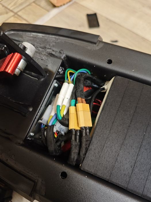 Продам самокат Kugo m4 pro max+ 23 ah, повний привід 2000W . Ключ nfs