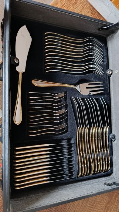 Faqueiro de luxo em inox com fio dourado p/ 10 pessoas