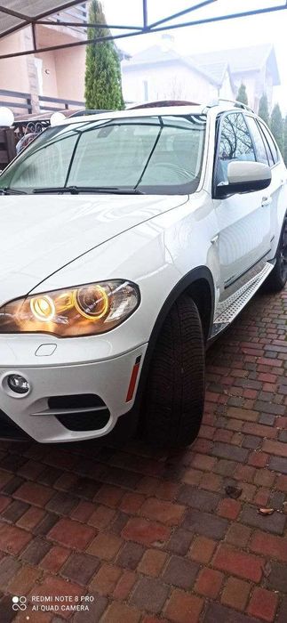 Терміново продається BMW X5 , двигун М55 , Е 70 , 2010 року. Пробіг по Україні 20 тис.км. В дуже гарному стані, вкладень не потребує. Повний електропакет , панорама і т.і. Нова зимова гума плюс комплект літньої. Сім пасажирських міст.