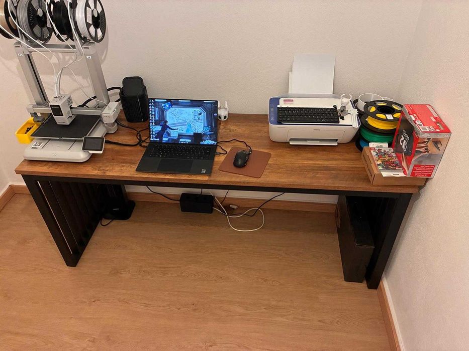 Vendo Mesa de Computador/Secretária Tribesigns (180x60x76cm) - Apenas 1 Mês de Uso!