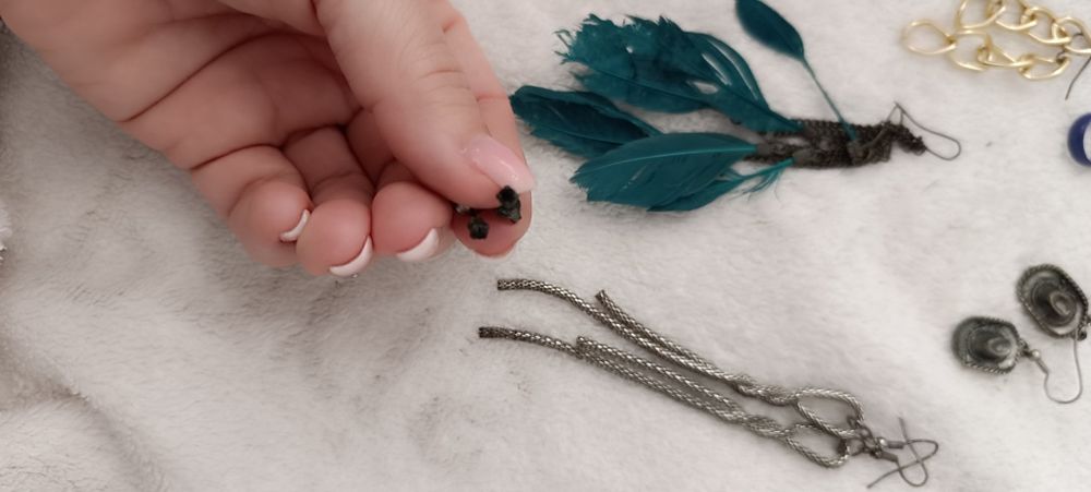 Conjunto de vários brincos usados