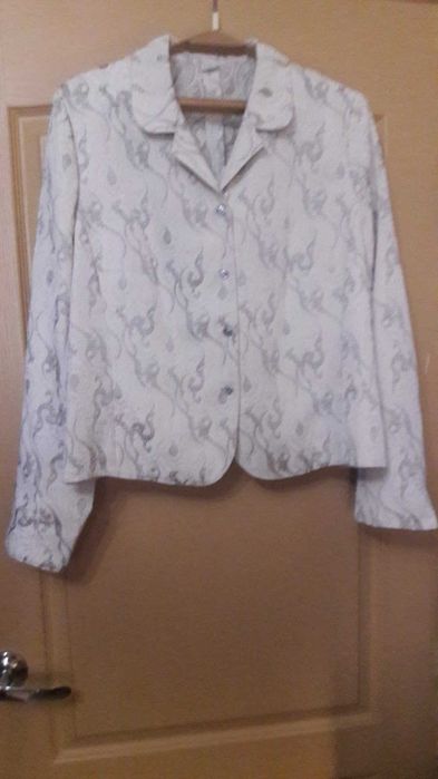Женский пиджак с серебряной нитью, 48р