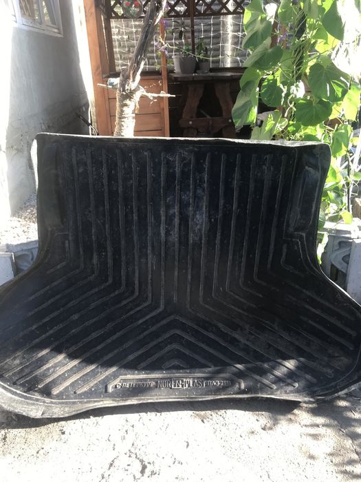 Продам коврик для багажника ВАЗ 111