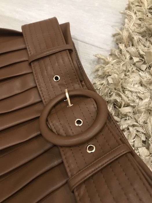 Saia em pele Zara XS