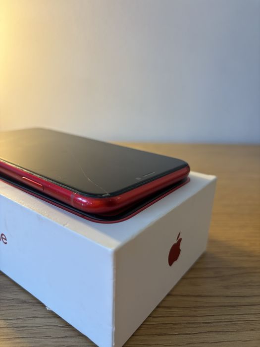 iPhone XR 64 GB czerwony