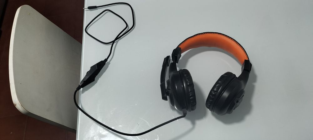 Fones Indeca com fio