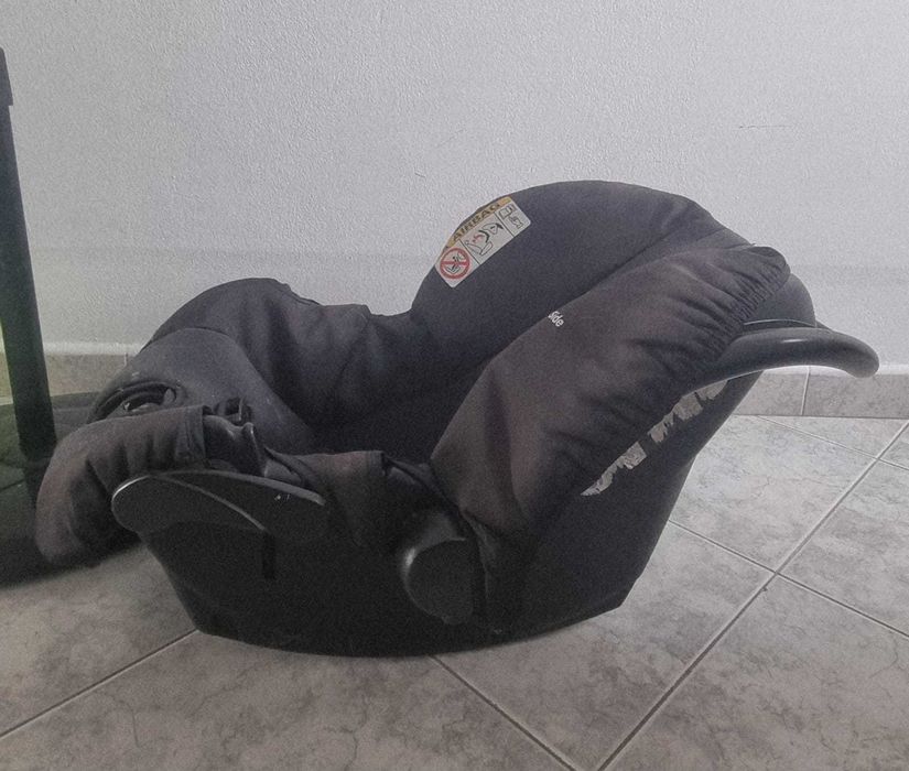 Cadeirinha de carro para bebé usada
