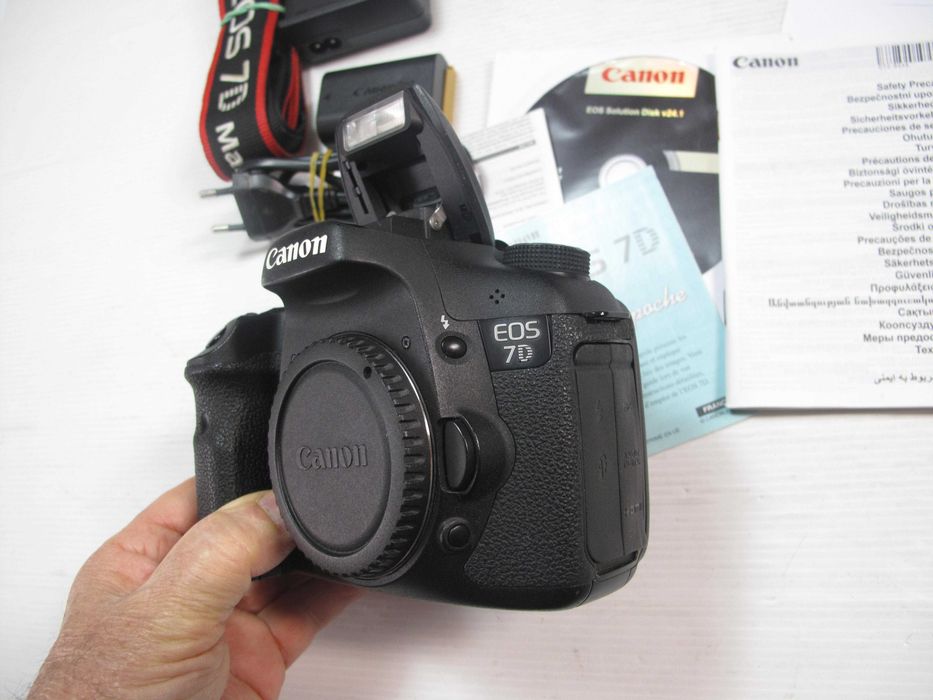 Canon 7D+Canon 28-80, cartão e com os repetivos acessórios
