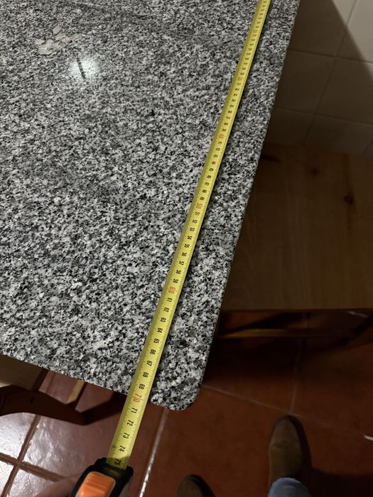Mesa de jantar de granito