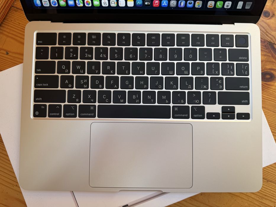 Apple MacBook Air 13 M2 Starlight стан нового