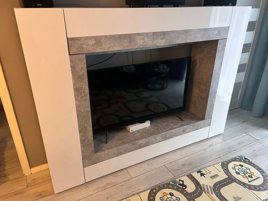 Meblościanka, window