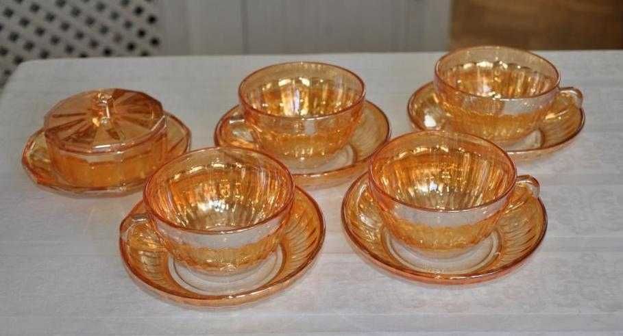 Stare zabytkowe filiżanki. Carnival glass, iryzowane, art-deco
