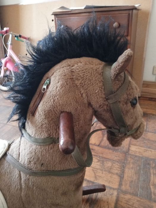 Cavalo de balanço com pouco uso novo