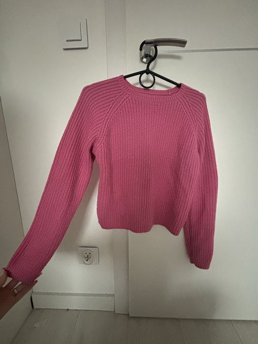 Różowy sweter