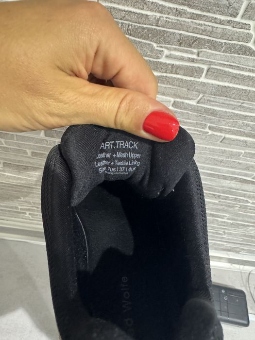 Продам кроссовки Naked Wolfe