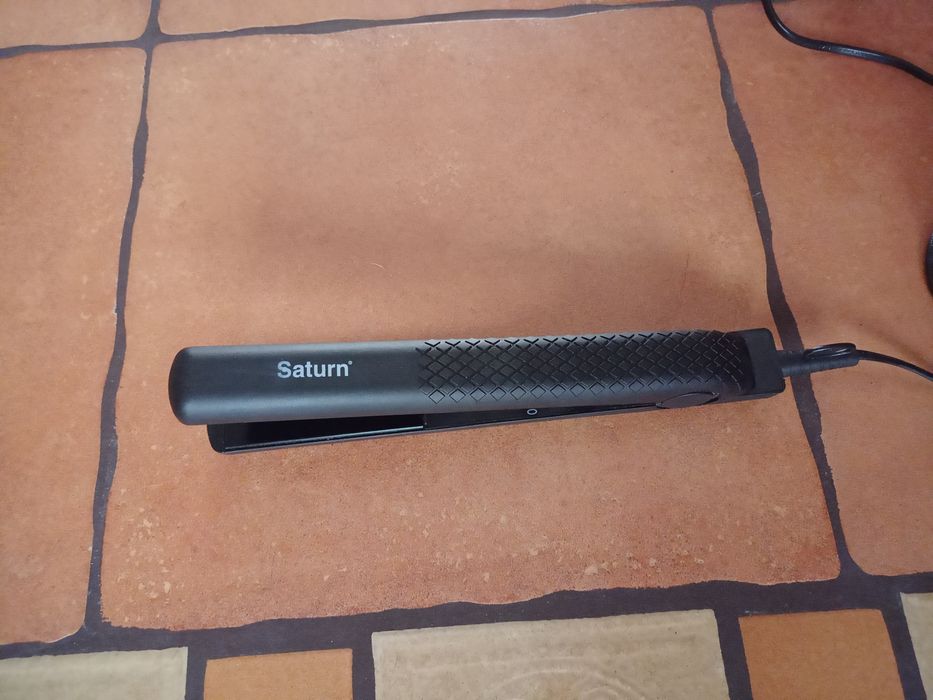 Prostownica do włosów Saturn