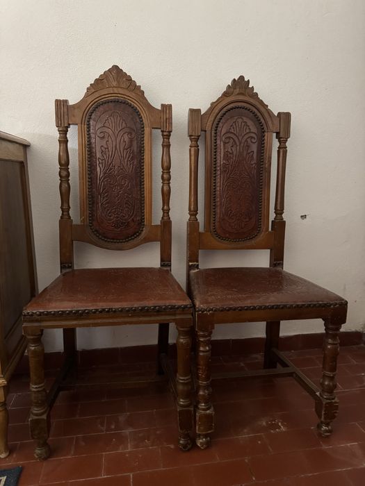 Cadeiras de madeira