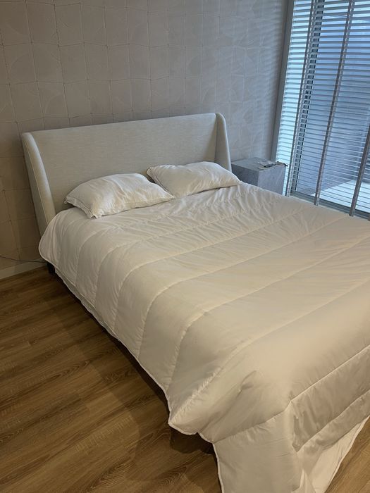 Cama de casal em tecido
