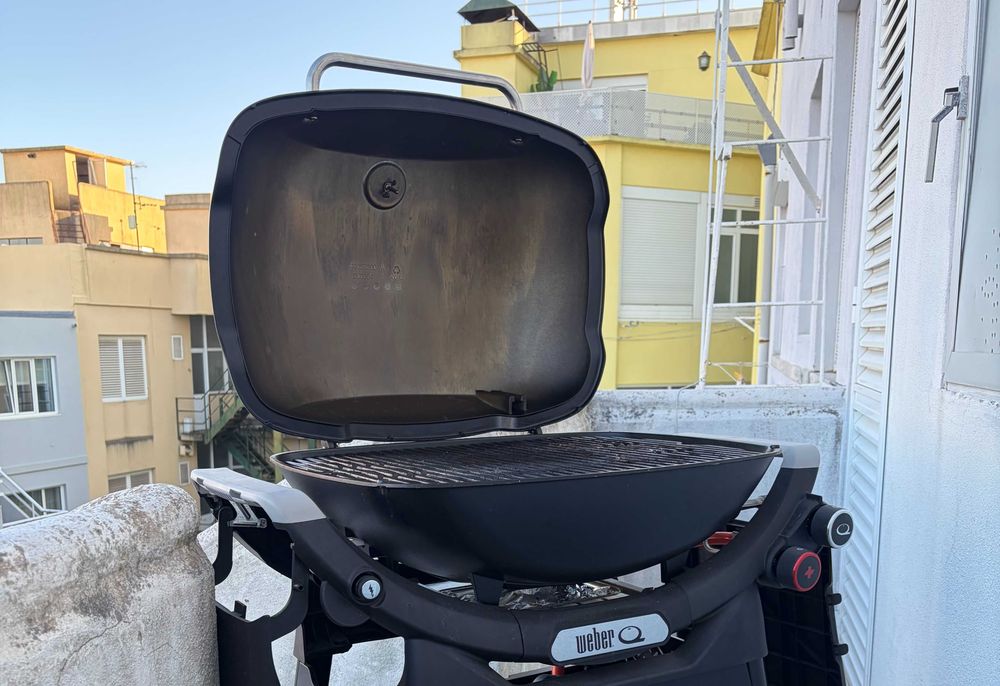Grelhador a gás Weber Q 3200N+ com carrinho + cobertura Premium