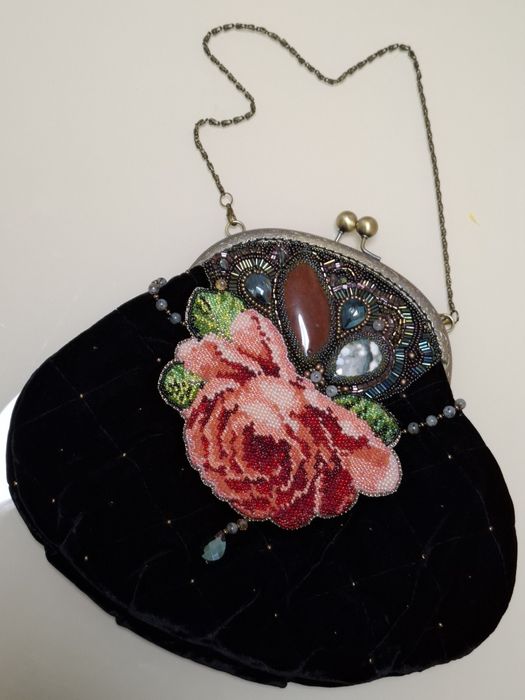 Кольє і сумочка з бісеру