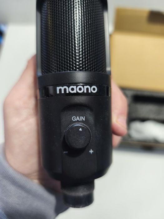 Mikrofon Maono i statyw Mozos