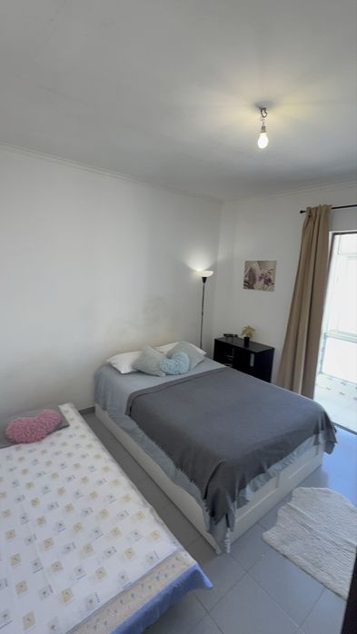 Quarto mobiliado para casal c/s filho no Barreiro