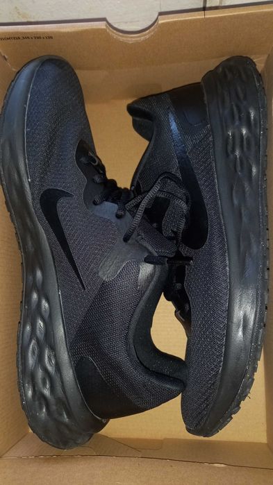 Новые кроссовки NIKE