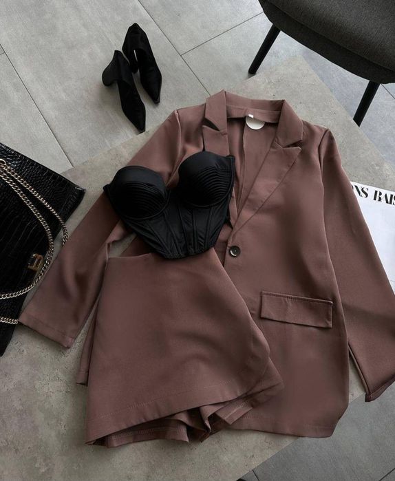 Костюм 2-ка
Піджак + Спідниця-шорти 

Модель #580

Тканина:  костюмка