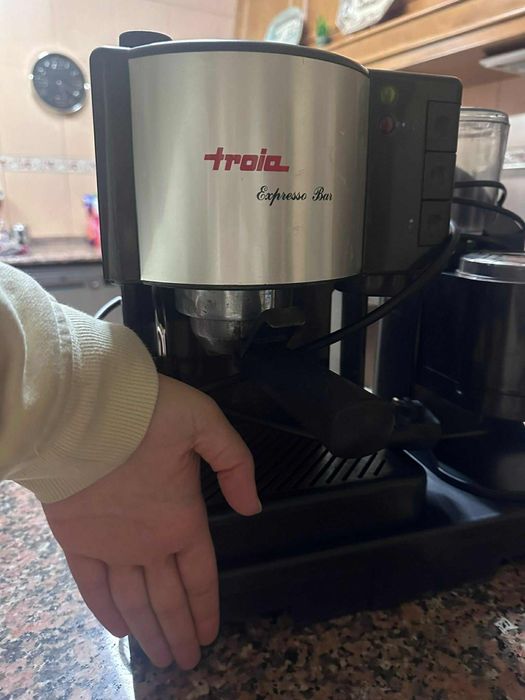 Maquina de café troia com moinho