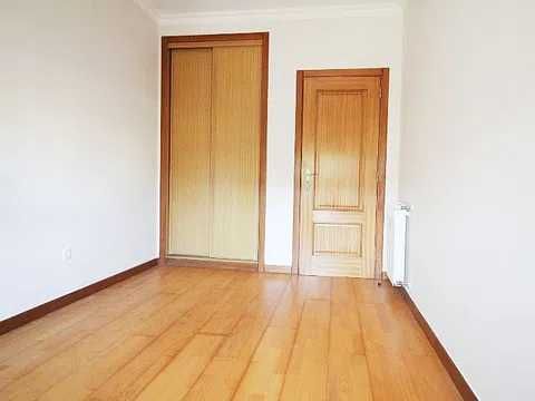 Arrendamento de apartamento T2 na Rua António Maria de Sousa